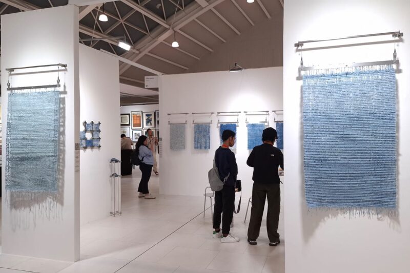 Seni yang Bisa Mendengar: Mengapa Galeri Dean's Place Menjadi Destinasi 'Neuro-Art' Pertama di Tahun 2026?